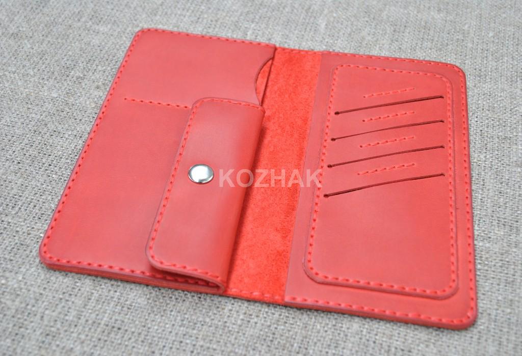 Кожаный кошелек из натуральной кожи красного цвета