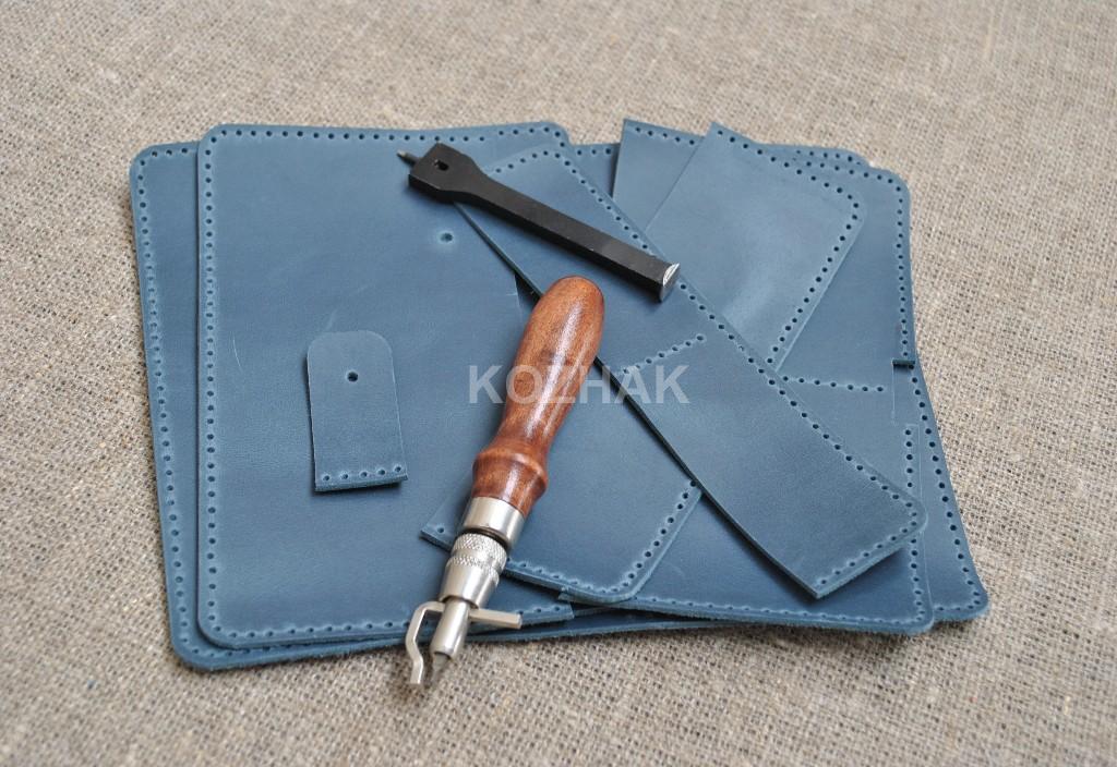 Кожаный кошелек синего цвета ручной работы