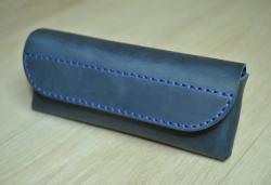 Футляр для сонцезахисних окулярів з темно-синьої шкіри