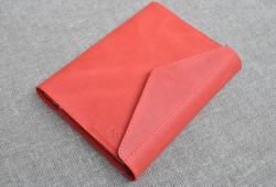 Красная кожаная обложка для блокнота ручной работы
