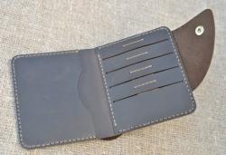 Кожаный кошелек ручной работы в коричневом цвете