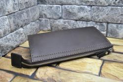 Коричневий гаманець-клатч зі шкіри для всього