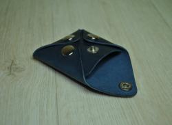 Вместительная темно-синяя монетница из кожи