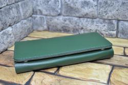 Зелений шкіряний гаманець ручної роботи на магнітах