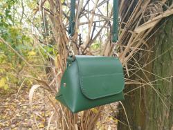 Зеленая мини сумочка из натуральной кожи