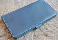 Кожаный кошелек синего цвета ручной работы
