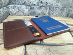Коричнева обкладинка для паспорта та карток