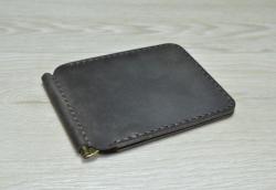 Темно-коричневий гаманець з притискним механізмом